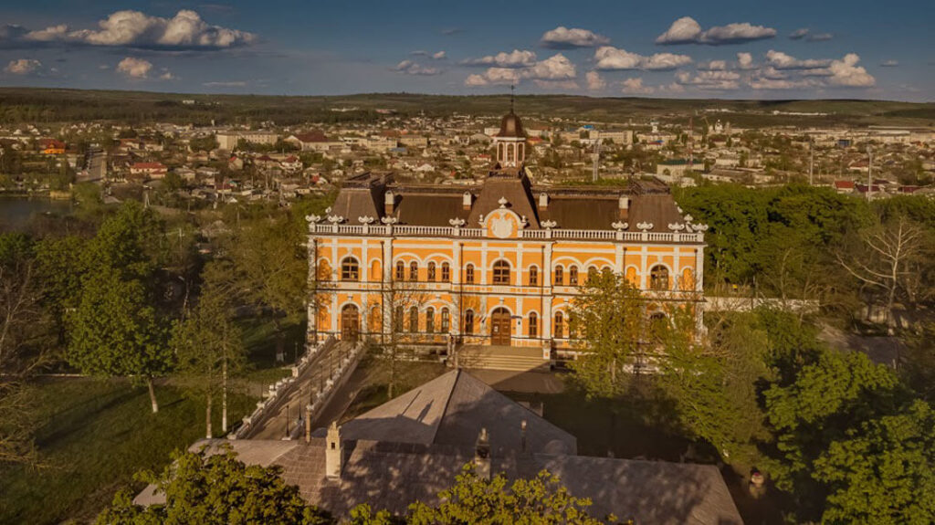 contact company excursii moldova