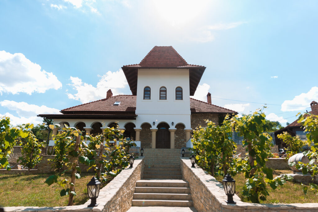 contact company excursii Crama Mircești